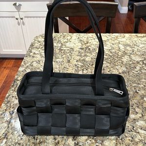 Black Harvey’s Seatbelt Bag